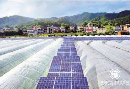 福建：光伏發(fā)電實現(xiàn)扶貧、環(huán)?！半p贏”