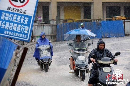 資料圖：電動(dòng)車出行。譚凱興 攝