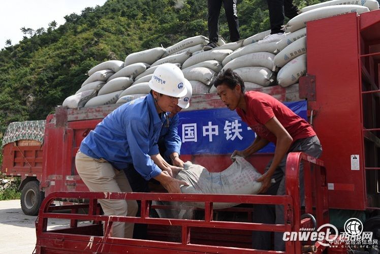 藍田貧困戶危房改造遇困難 央企上門“添磚加瓦”