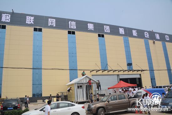 農(nóng)村物流班車也能定時、定點、定路線   “共享倉”“電商產(chǎn)業(yè)園”讓移聯(lián)網(wǎng)信飛起來