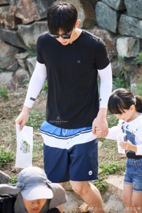 鄧倫“當(dāng)?shù)?！《爸爸去哪?》帶素人萌娃出場