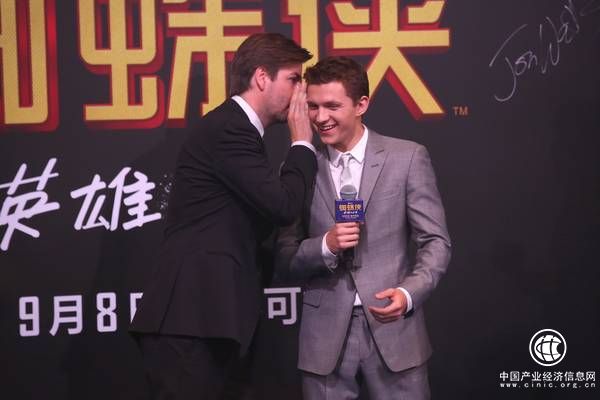  《蜘蛛俠》導(dǎo)演：看完《戰(zhàn)狼》來(lái)看《蜘蛛俠》！