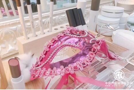 春雨面膜又一力作，春雨彩妝全新亮相打造精致潮妝