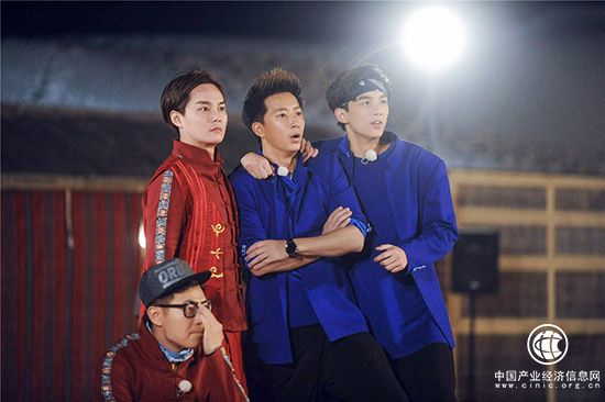 隊(duì)友大鵬、尹正和韓庚