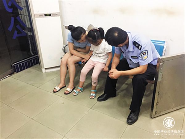 爸玩游戲媽追劇，重慶5歲女孩放學(xué)沒人接被老師帶去報(bào)警,最高可處五年以下徒刑