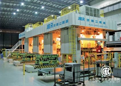 引領(lǐng)全國(guó)行業(yè)變革 濟(jì)南二機(jī)床集團(tuán)成行業(yè)典范