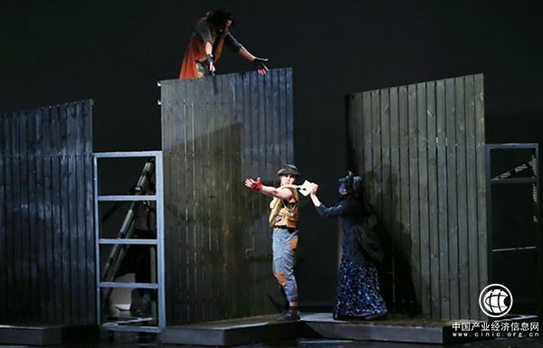 英國先鋒派舞團(tuán)用嘻哈講《霧都孤兒》