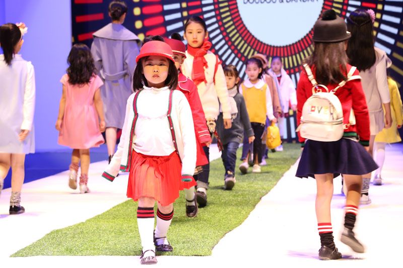 消費(fèi)觀念轉(zhuǎn)變 童裝市場(chǎng)增長(zhǎng)勢(shì)頭強(qiáng)勁