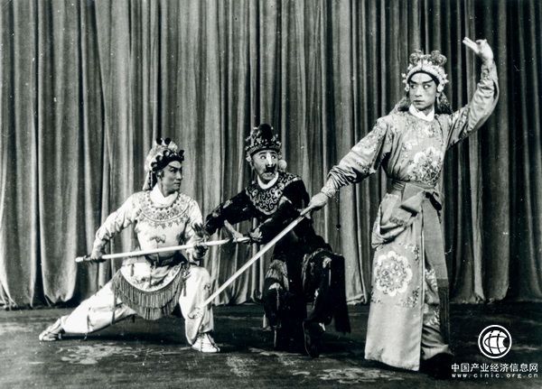 時隔36年復(fù)排，海派連臺本戲《七俠五義》一票難求