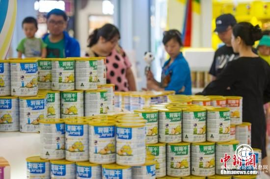 中國奶粉需求每年增長22% 奶協(xié)會長談奶粉海淘現(xiàn)象