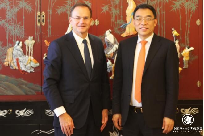 拓展合作契機(jī) 方正集團(tuán)CEO謝克海會(huì)見(jiàn)巴萊克銀行高管一行