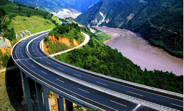 山西三年將建成三大板塊旅游公路 輻射七成省域面積