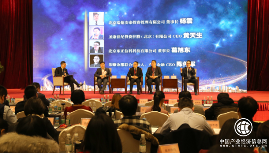 助力實(shí)體經(jīng)濟(jì) 樂賺金服海融易斬獲“2017中小企業(yè)最滿意新金融機(jī)構(gòu)”大獎