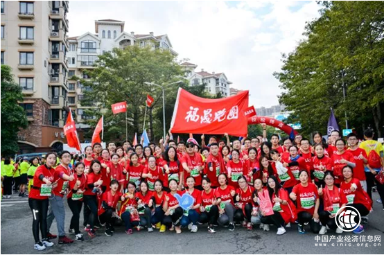好“晟”者聯(lián)盟集結(jié)__福晟跑團(tuán)首次征戰(zhàn)福州國(guó)際馬拉松賽事