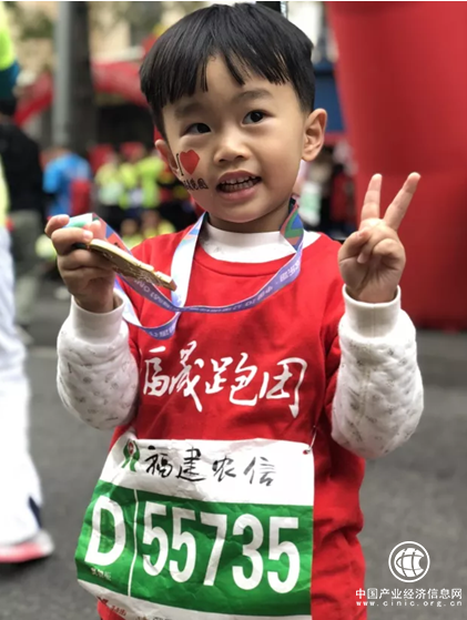 好“晟”者聯(lián)盟集結(jié)__福晟跑團(tuán)首次征戰(zhàn)福州國(guó)際馬拉松賽事