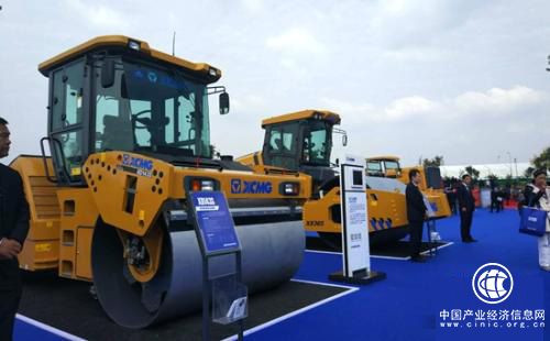 徐工礦用平地機(jī)、壓路機(jī)批量交付國際高端市場