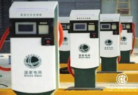 我國建成“九縱九橫”高速城際電動汽車快充網(wǎng)