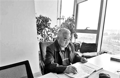 備考8年終過司考，七旬老人又將考研