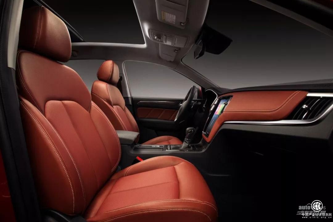 榮威汽車(chē)脫“衣”有“肉”榮威RX5不負(fù)互聯(lián)網(wǎng)SUV重望