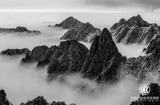 黃山風(fēng)景區(qū)推實(shí)名制加預(yù)約制，保障游客安全節(jié)省游客時(shí)間