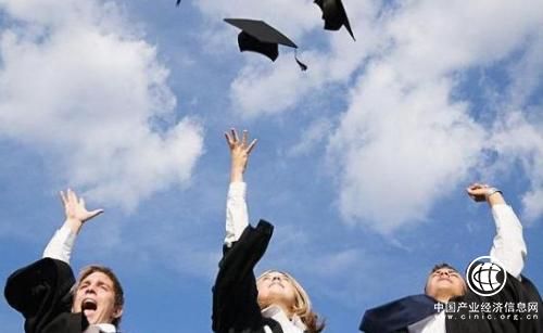 2017年，我國出國留學(xué)人數(shù)首次突破60萬大關(guān)