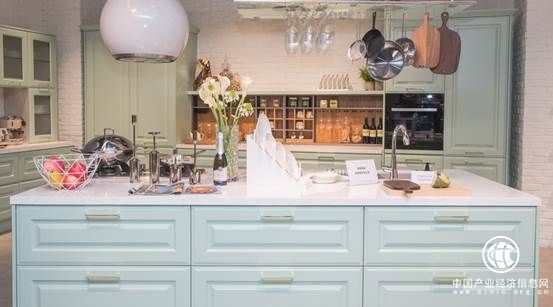 廚房進(jìn)入綠色時代，力巨人集成灶吸煙性能全面升級