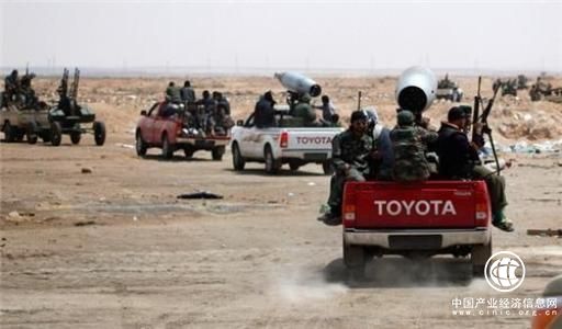 有顏值偏靠實(shí)力，豐田C-HR、奕澤IZOA強(qiáng)勢(shì)攪局小型SUV市場(chǎng)