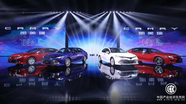 有顏值偏靠實(shí)力，豐田C-HR、奕澤IZOA強(qiáng)勢(shì)攪局小型SUV市場(chǎng)