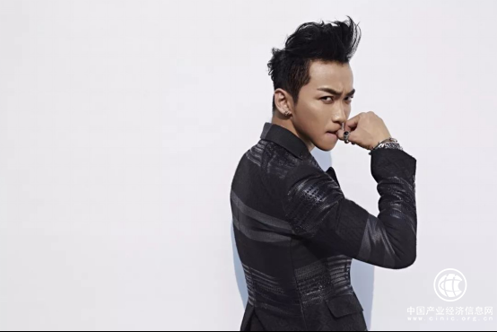 為什么這位亞洲的潮流先鋒，偏偏喜歡豐田這兩款SUV？