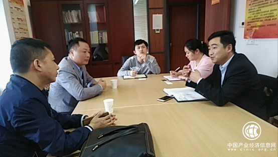 貴州智慧產(chǎn)業(yè)集團(tuán)與貴陽國(guó)家高新區(qū)產(chǎn)業(yè)發(fā)展局工作交流會(huì)召開 