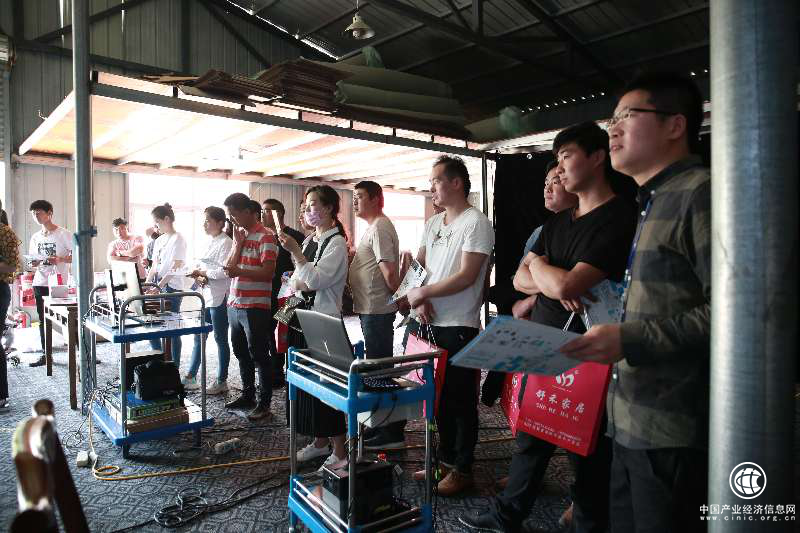 積木易搭安徽阜陽(yáng)訂貨會(huì) ——3D掃描、VR技術(shù)推動(dòng)家居業(yè)轉(zhuǎn)型升級(jí)