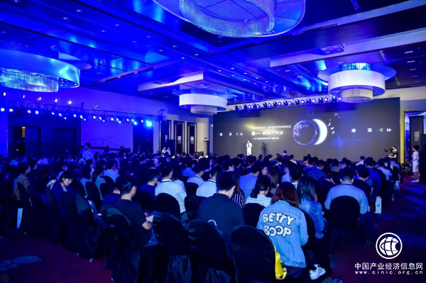 新顏征信應(yīng)邀出席“2018清流場景與資產(chǎn)高峰論壇” 共話消費(fèi)金融“繁榮 共生”之道