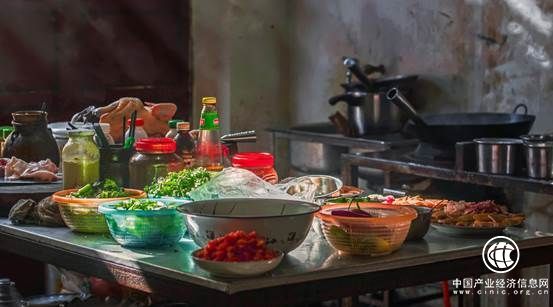 集成灶哪家質(zhì)量好？力巨人第三代集成灶吸得快洗得也快！