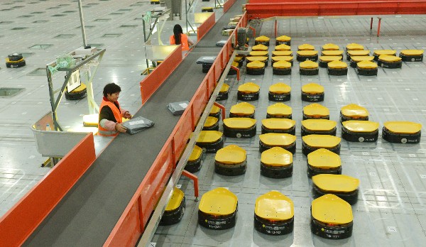 抱團(tuán)奮戰(zhàn) 快遞業(yè)呈現(xiàn)良好增長態(tài)勢(shì)