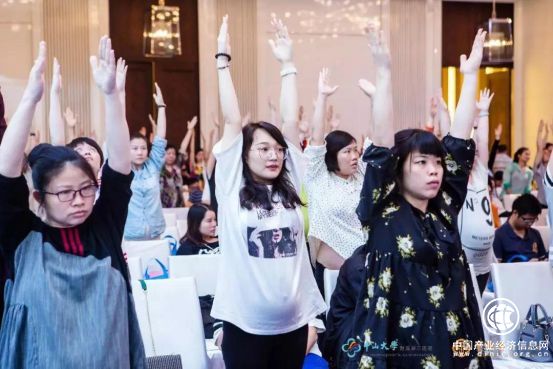 愛博恩：S型辣媽生成記，原來孕期這樣運動才正確！