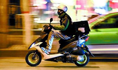 送餐路上安全嗎？三成外賣騎手車輛屬于無牌無證