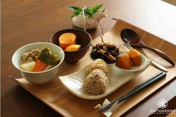 老板電器蒸箱S226：認(rèn)真烹飪，認(rèn)真生活