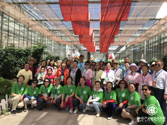 綠A螺旋藻：新疆會(huì)員賞蘭漫步共話(huà)健康