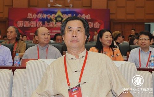 中國美術(shù)家協(xié)會(huì)理事、國家一級美術(shù)師，中國漢畫藝術(shù)研究院院長王闊海