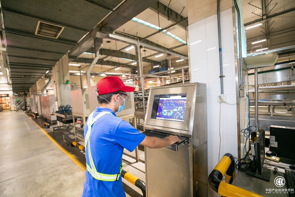 Line view對生產(chǎn)進(jìn)行直播，隨時追溯問題源頭，確保產(chǎn)品質(zhì)量.jpg