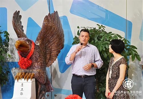 致敬匠心，迎風(fēng)騰飛_