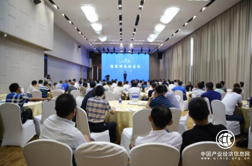 與建筑師攜手，為社會打造一個(gè)詩意安居的家