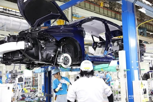 一輛豐田氫燃料電池車是如何制造的？