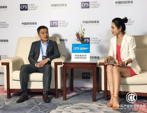 中國(guó)財(cái)經(jīng)峰會(huì)現(xiàn)場(chǎng)采訪聯(lián)合通商科技DP事業(yè)群高級(jí)總監(jiān)許涵云先生