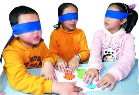 10萬元加盟費傳授蒙眼識物 神童班是科學還是騙局？