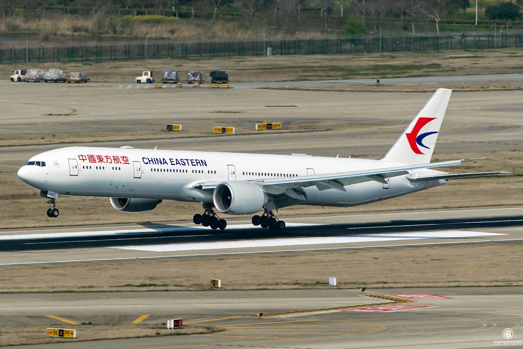 東航股份公司2018年上半年實現(xiàn)營業(yè)收入544億元