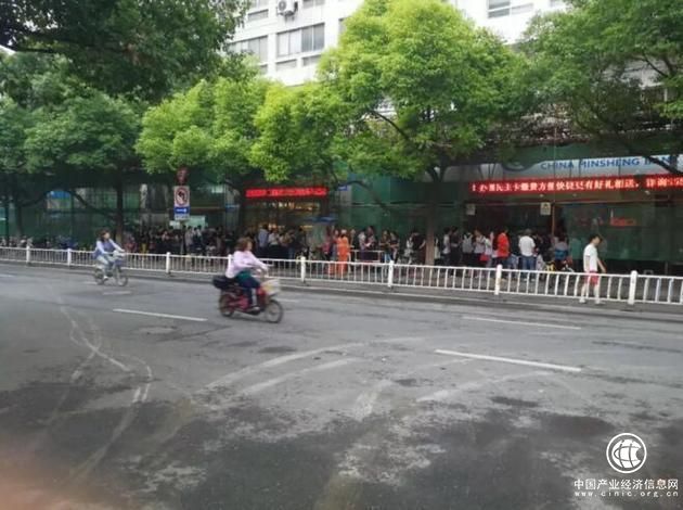 3個月從萬人搶房到市場遇冷！這兩座二線城市樓市變天了