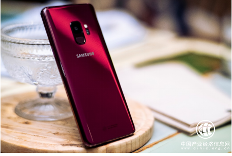 如何優(yōu)雅的秀美妝 有三星Galaxy S9|S9+勃艮第紅就夠了