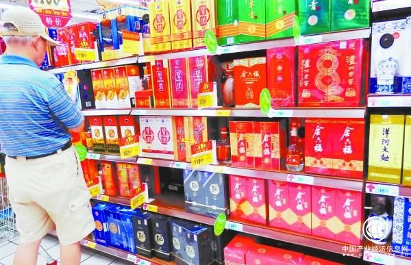 中秋節(jié)將至價(jià)格戰(zhàn)打響 部分白酒品牌買(mǎi)一贈(zèng)一