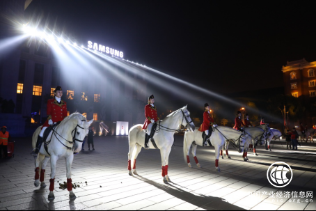 為一部手機(jī)造一座夢(mèng)幻之城 心系天下三星W2019匠心精品 至美恭呈